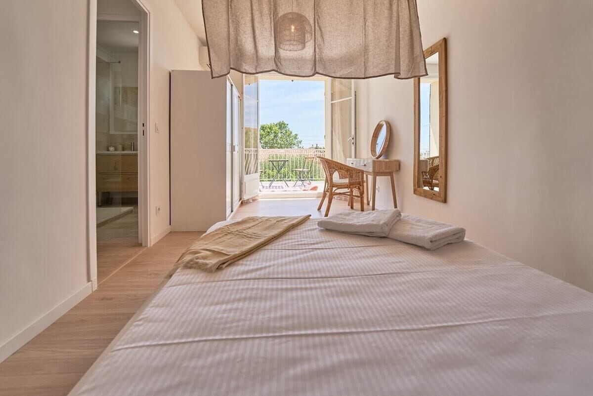 3 makuuhuonetta, silitysrauta/-lauta, ilmainen Wi-Fi, vuodevaatteet