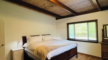 5 Schlafzimmer, Schreibtisch, Bügeleisen/Bügelbrett, kostenloses WLAN