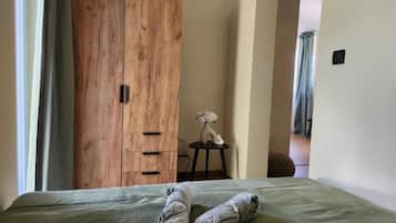 1 slaapkamer, een strijkplank/strijkijzer, wifi, beddengoed