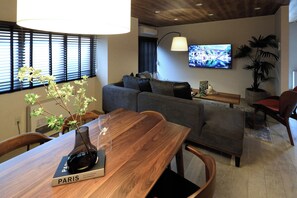 객실 내 식사 공간