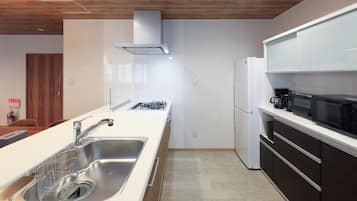 Refrigerador, microondas, parrilla de estufa y lavavajillas