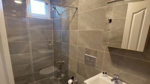 Classic Double Room, Balcony, Garden View | Bathroom | Free toiletries, hair dryer, soap, shampoo - Dumanhotelfethiye (Fethiye)
