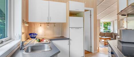 Fridge, dishwasher, cookware/dishes/utensils