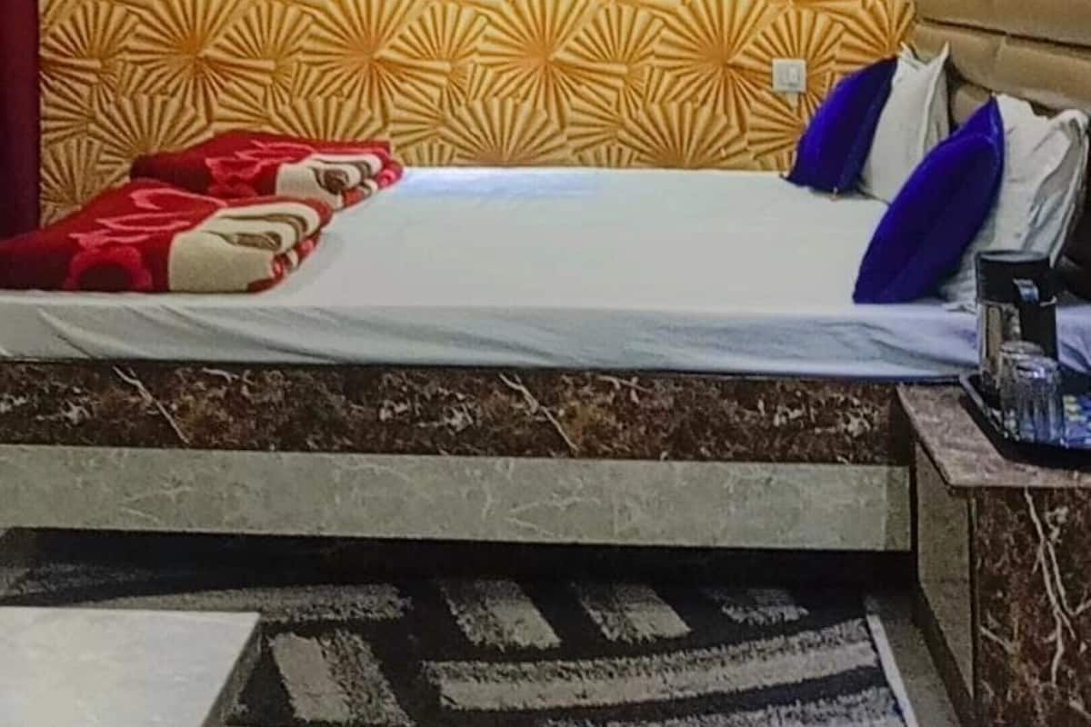 Standard Double Room | Free WiFi, bed sheets