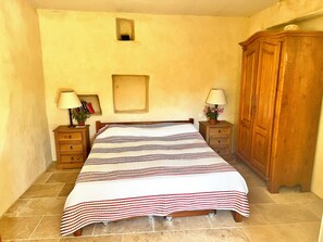 3 soverom, strykejern/-brett, wi-fi (inkludert) og sengetøy