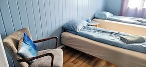 Quarto triplo básico | 2 quartos, Wi-Fi de cortesia, roupa de cama