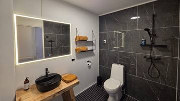 Deluxe Double Room | Bathroom