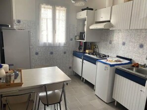 Refrigerador, microondas, parrilla de estufa y lavavajillas 