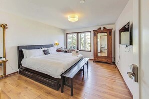 2 soverom, skrivebord, strykejern/-brett og wi-fi (inkludert)