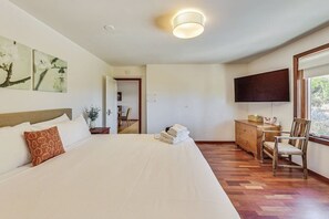 2 bedrooms, desk, iron/ironing board, free WiFi