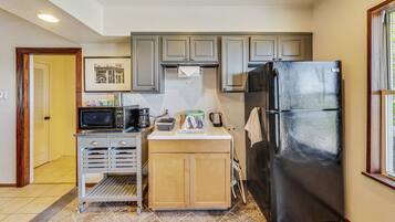 Fridge, coffee/tea maker, cookware/dishes/utensils, dining tables