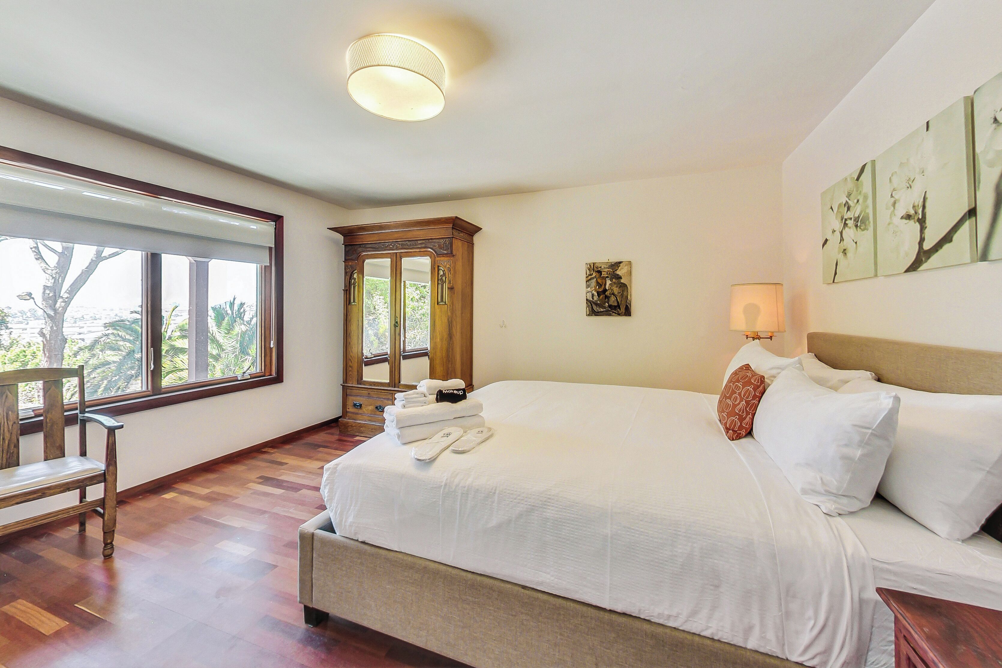 2 bedrooms, desk, iron/ironing board, free WiFi