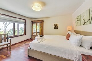 2 bedrooms, desk, iron/ironing board, free WiFi - Castle on the Hill with views and w/d (San Francisco)