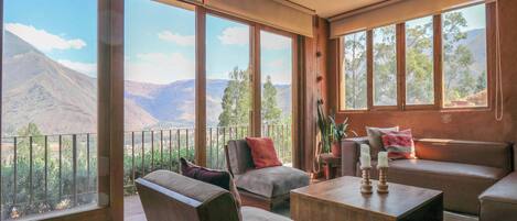 TV, peis og kontorer