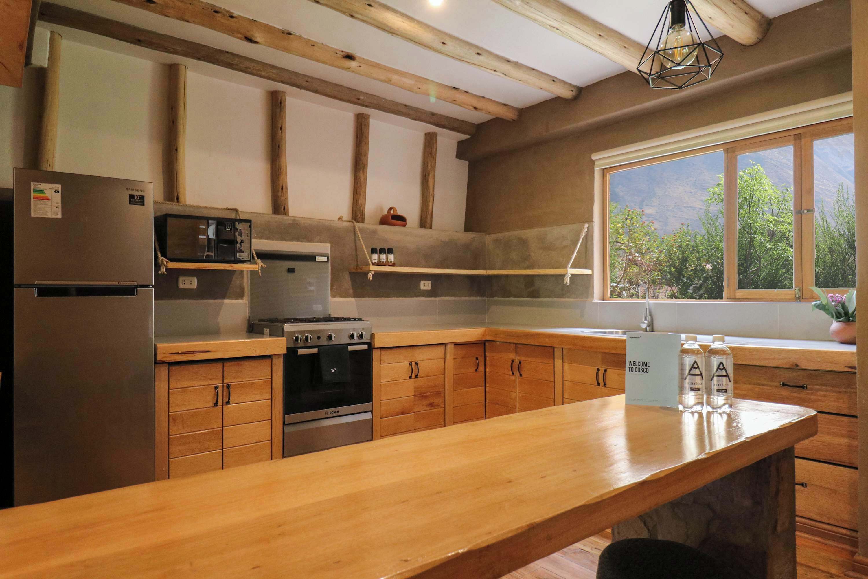 Four à micro-ondes, un four, surface de cuisson, lave-vaisselle