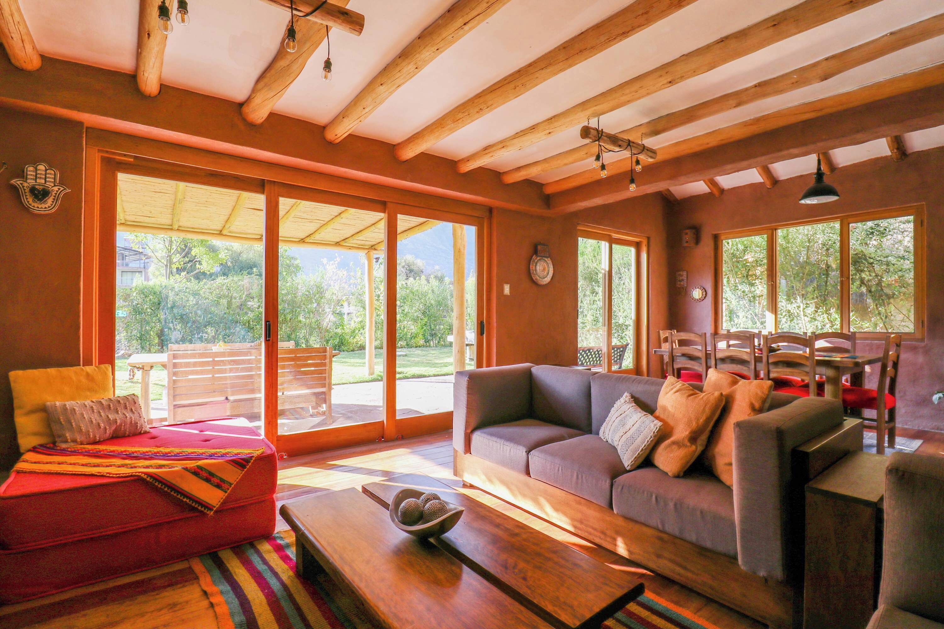 Televisor, llar de foc i oficines 