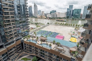 Deluxe-Apartment, 3 Schlafzimmer, Balkon, Stadtblick | Terrasse/Patio