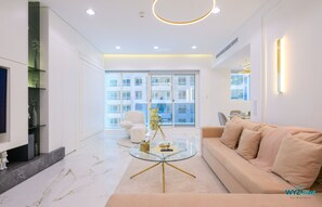 Apartment, Stadtblick | Wohnbereich