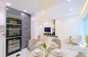 Apartment, Stadtblick | Esszimmer