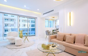 Apartment, Stadtblick | Wohnbereich