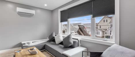 Smart TV y chimenea