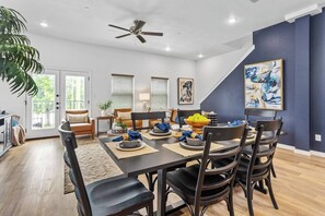Dining - Walk to AT&T Stadium + Free Parking | Luxury Home (Arlington)