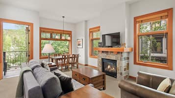 Smart TV, fireplace, DVD player