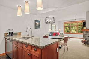 Interior - Couples Ski Sanctuary: The Idyllic Alpine Getaway (Snowmass Village)