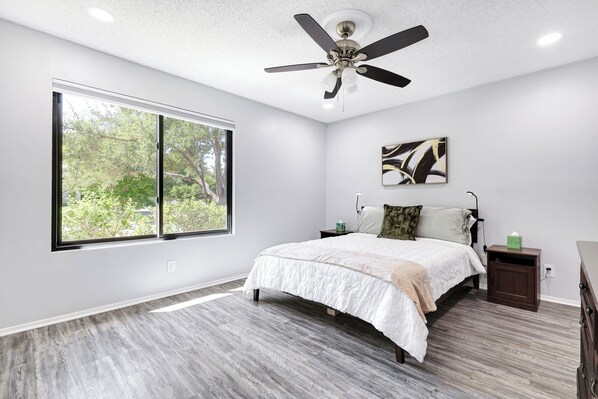 3 bedrooms, desk, iron/ironing board, free WiFi