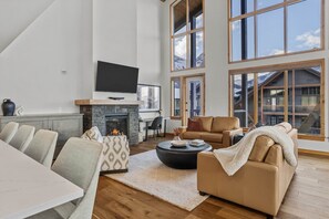 Smart-tv och eldstad