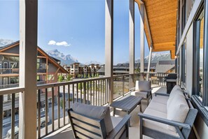 Property grounds - Elevated Stay | Stunning Views (Canmore)