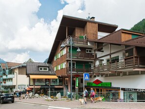 Esterni