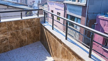 2 bedrooms, hypo-allergenic bedding, soundproofing, free WiFi