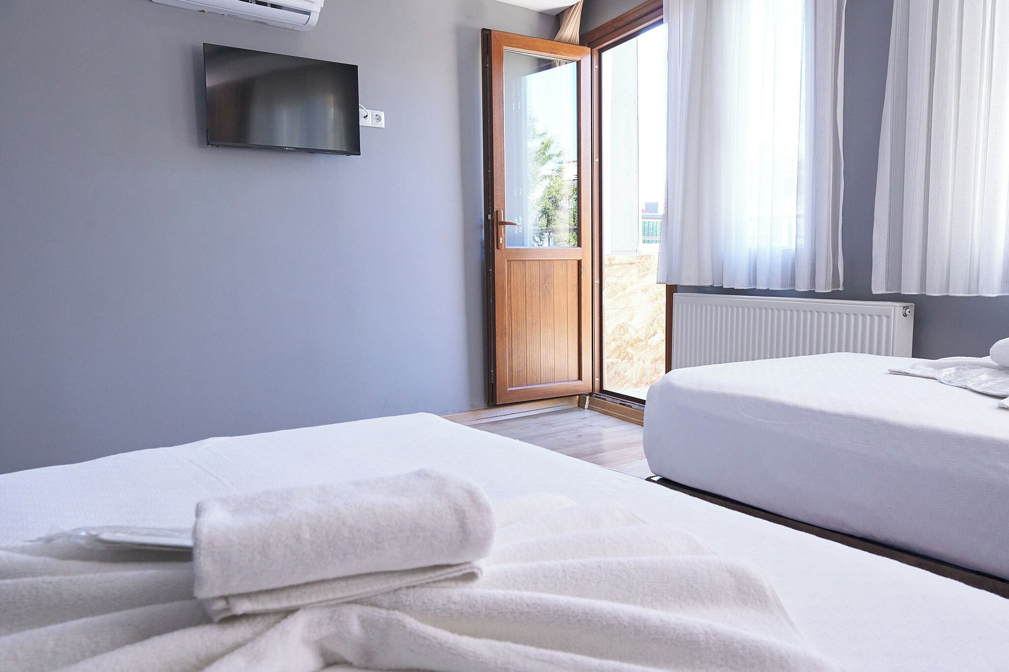 2 室のベッドルーム、低刺激性寝具、防音設備、WiFi (無料)