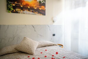 Basic Double or Twin Room | Bathroom | Shower, hair dryer, towels, soap - TICHE (Rome)