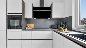 Réfrigérateur, four, plaque de cuisson, lave-vaisselle