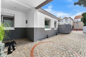 المنطقة المحيطة بالمنشأة