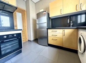 อพาร์ทเมนท์ | ครัวส่วนตัว | ตู้เย็น, ไมโครเวฟ, เตาอบ, เตาประกอบอาหาร