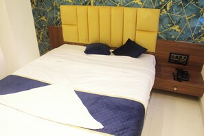 Desk, free WiFi - Hotel India Gate (Pune)