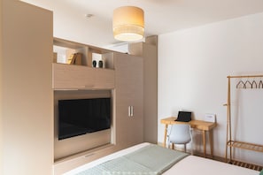 1 bedroom, desk, free WiFi, bed sheets