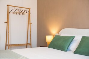 1 bedroom, desk, free WiFi, bed sheets