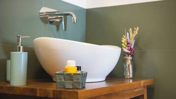 Douche, articles de toilette écologiques, sÚche-cheveux, bidet