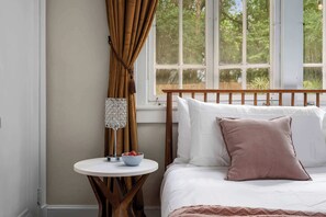 3 bedrooms, iron/ironing board, travel cot, WiFi