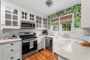 Fridge, microwave, oven, stovetop - The Gallery at Duckpond | Backyard • Historic (Gainesville)