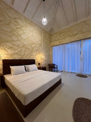 Luxury Villa, Ocean View | Hypo-allergenic bedding, individually decorated, individually furnished - Triton Dondra (Dondra)