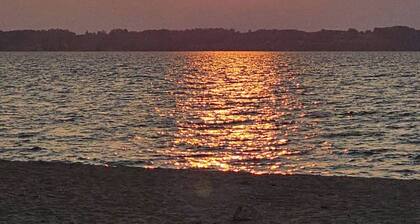 New! Forrest’s Cabin - Lakefront with Sunset Views and Private Dock!