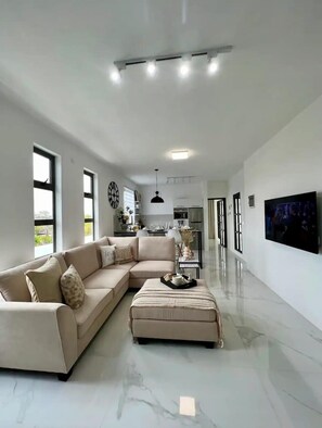 Apartment | Living area | TV
