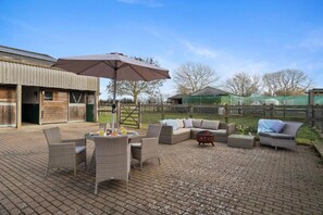 House | Property grounds - Chickens, Local Pubs and Country Walks! (Canterbury)