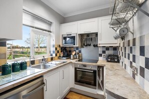 하우스 | 전용 주방 | 냉장고, 전자레인지, 오븐, 쿡탑