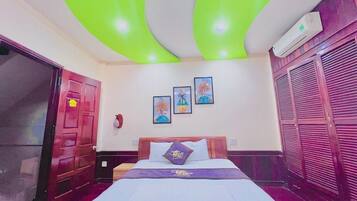 Comfort dubbelrum - 1 kingsize-säng | Sängtillbehör av högsta kvalitet, memory foam-madrasser och skrivbord